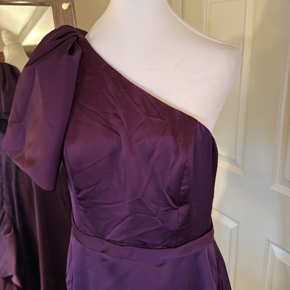 MAC DUGGAL
High Low Gown with Statement Bow - Picture 5 of 13